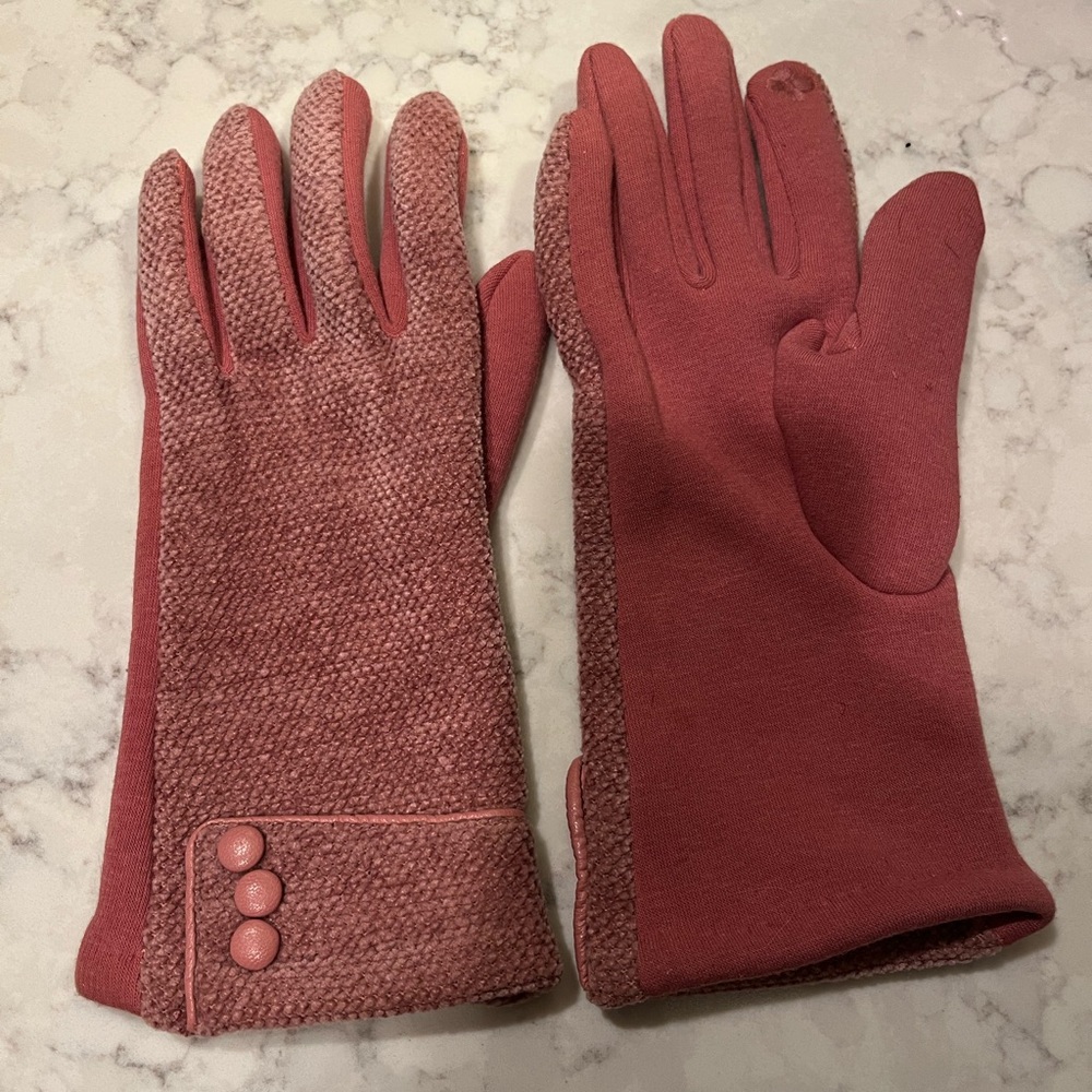 Pink Women's Gloves stretch  7.5 small to Med.  touch tip for use with phone